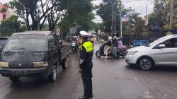 Berjibaku Atur Lalin Arus Balik Mudik Jalur Poros Jeneponto, Polisi imbauan Pemudik Patuhi Arahan Petugas