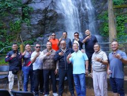 Promosikan Potensi Alam, Kapolda Sulbar Bareng PJU Jelajahi Keindahan Air Terjun Tamasapi