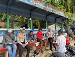 Ditlantas Polda Sulbar Perkuat Pemahaman Tertib Berlalu Lintas Lewat Pembagian Leaflet, Wujudkan Bulan Tertib Berkeselamatan