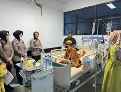 Beri Dukungan Moril, Polwan Polres Bulukumba Kunjungi Syifa di RSUD