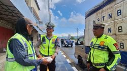 Jumat Berkah: Ditlantas Polda Sulbar Tebar Kebaikan, Berbagi Rezeki dengan Ojol, Tukang Becak dan Juru Parkir