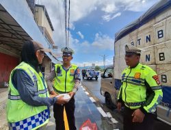 Jumat Berkah: Ditlantas Polda Sulbar Tebar Kebaikan, Berbagi Rezeki dengan Ojol, Tukang Becak dan Juru Parkir