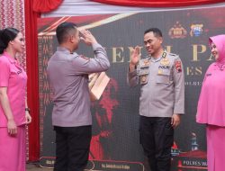 Kapolres Wajo Baru AKBP Diouglas Mahendrajaya Disambut Jajar Kehormatan dan Tari Padduppa