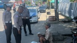 Berburu Berkah Jumat Ditlantas Polda Sulbar Tebar Senyum, Ringankan Beban Lewat Berbagi Makanan dan Minuman
