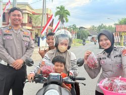 Pengendara Tertib Dapat Hadiah Cabe Segar Hasil Panen Ditlantas Polda Sulbar