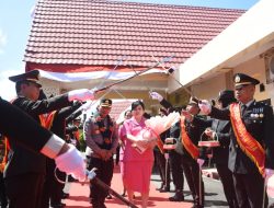 Penuh Haru, AKBP Restu Wijayanto dan Istri Dilepas dengan Isak Tangis Personel Polres Bulukumba