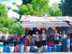 Polantas PJR Polda Sulbar Salurkan Air Bersih ke Desa Saloleyang, Bantuan Nyata di Tengah Musim Kemarau