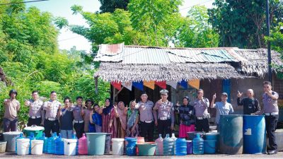 Polantas PJR Polda Sulbar Salurkan Air Bersih ke Desa Saloleyang, Bantuan Nyata di Tengah Musim Kemarau