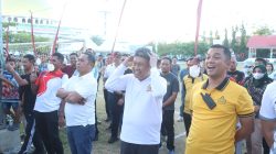 Sambut HUT ke-81 RI, Kapolres Wajo dan Forkopimda Kompak Ikuti Lomba Balap Karung Bersama Masyarakat