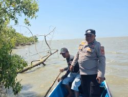 Antisipasi Dampak Gempa NTT Polsek Sajoanging Lakukan Pemantauan Air Laut di Pesisir Wajo