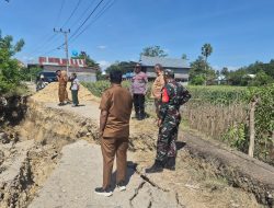 Kapolsek Pammana Pastikan Kondisi Jalan Terdampak Longsor di Desa Watampanua