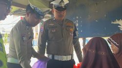Komitmen Lanjutkan Semangat Juang Pendahulu, Ditlantas Polda Sulbar Hadir Berbagi di Tengah Masyarakat