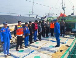 Kapolda Sulbar Salurkan 30 Ton Air Bersih untuk Warga Pulau Ambo dan Papotongan