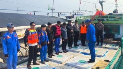 Kapolda Sulbar Salurkan 30 Ton Air Bersih untuk Warga Pulau Ambo dan Papotongan