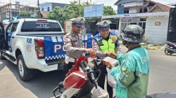 Polantas Polda Sulbar Berbagi, Hapus Lelah Pejuang Jalanan Mamuju