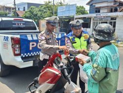 Polantas Polda Sulbar Berbagi, Hapus Lelah Pejuang Jalanan Mamuju