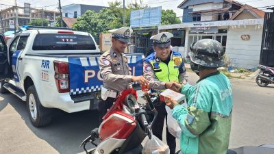 Polantas Polda Sulbar Berbagi, Hapus Lelah Pejuang Jalanan Mamuju