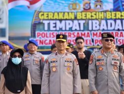 Implementasikan Quick Wins Kapolri, Polda Sultra Gelar Gerakan Bersih-Bersih Tempat Ibadah