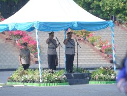 Farewell and Welcome Parade Polda Sulbar, Estafet Komando dari Adi Deriyan ke Totok Suharyanto