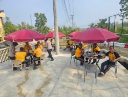 SEHAT BERSAMA, KUAT MELAYANI! KAPOLDA SULBAR AJAK PJU DAN PERSONEL BANGUN SEMANGAT KEKELUARGAAN LEWAT OLAHRAGA DAN PEMERIKSAAN KESEHATAN