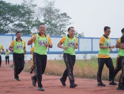 Kapolda Sulbar Bersama PJU Perkuat Fisik Lewat Tes Kesamaptaan di Stadion Manakarra