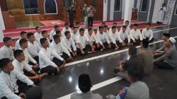Jangan Gadaikan Masa Depan demi Keinginan Sesaat! Lewat Subuh Keliling, Kabidpropam dan Kabidkum Polda Sulbar Ingatkan Bintara Remaja Bahaya Judol dan Pinjol