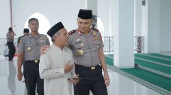 Sholat Dzuhur di Masjid Raya Suada, Kapolda Sulbar Silaturahmi dengan Imam dan Titip Doa untuk Tugas