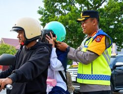 Kapolresta Kendari Turun Langsung Atur Lalu Lintas, Wujud Nyata Polisi Hadir di Tengah Masyarakat